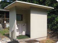 屋外トイレ『快』2棟設置